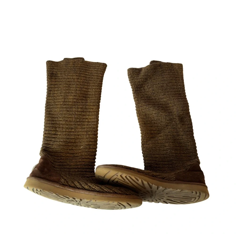 UGG Women's Classic Cardy Sweater Boots Size 9 Brown Knit Winter Preppy Button